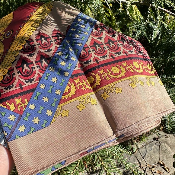 ❣️Hermès BRINS D’OR 100 % Silk Scarf 90 x 90 cm-authentic - Picture 14 of 16